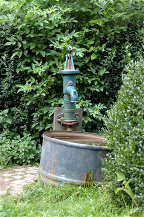 Wasserbrunnen eignen sich hervorragend zum entspannen und abwickeln und können das herzstück ihres gartens sein. Der Wasserbrunnen: Den Garten natürlich bewässern