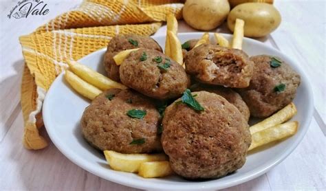 Polpette di patate e mozzarella al forno. POLPETTE DI PATATE E CARNE ancora più morbide, fritte e al ...