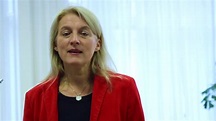 MEP Evelyn Regner zur Bedeutung des arbeitsfreien Sonntags - YouTube