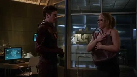 felicity topless the flash season 1 episode 8 flash vs arrow youtube