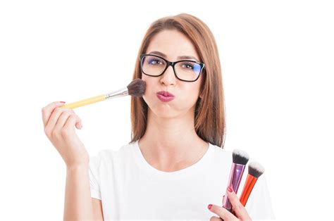 El Reto De Usar Gafas Para Maquillarse Blog De Clínica Baviera