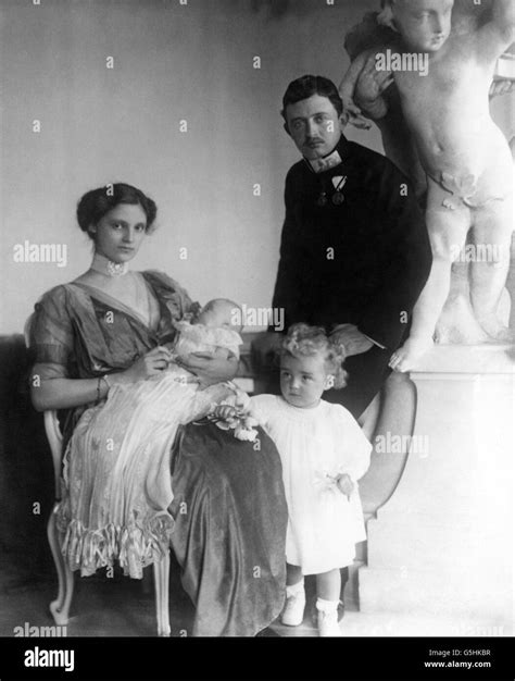 Larchiduc Karl Franz Joseph Avec Son épouse Larchiduchesse Zita Et