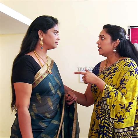 krithika vamsam tamil tv serial actress sari caps