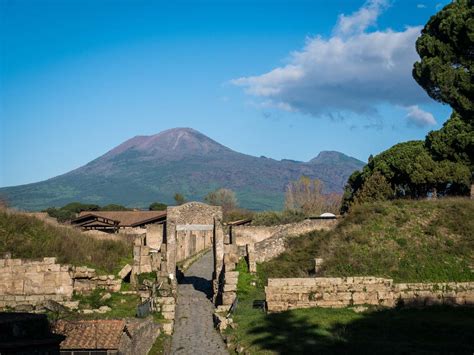 pompeii and mount vesuvius day tour leisure italy