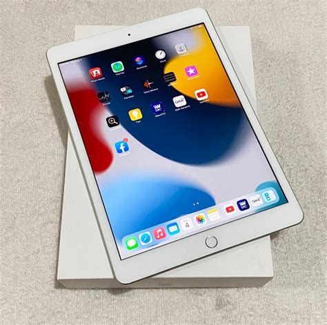 Silver Ipad 8th Generation Smooth Like New Mobile Phones And Gadgets