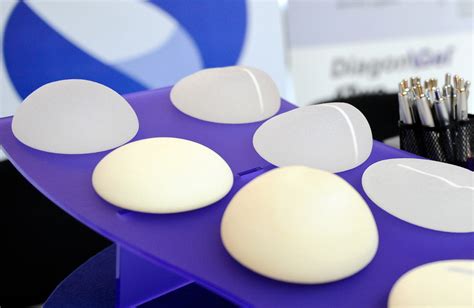 Fda Considers Black Box Warning In Lieu Of Prohibiting Sale Of Breast Implants Drug And Device