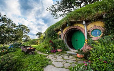 Discover Hobbiton The Real Hobbit Village In Matamata New Zealand 🇳🇿