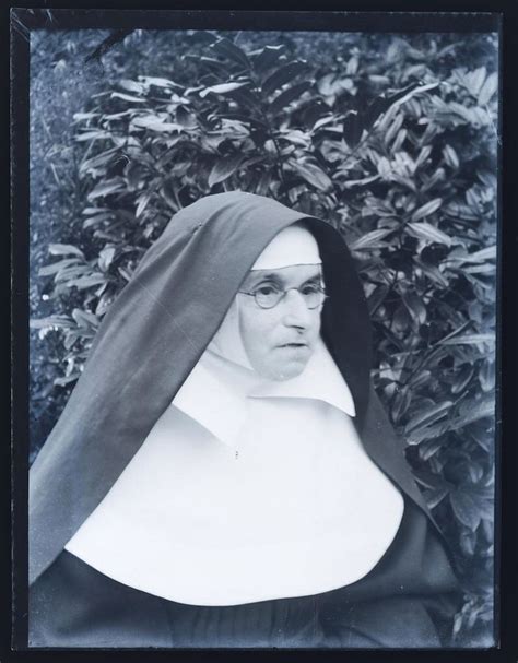Sister Of Mercy Vintage Photos Sisters Of Mercy Nuns Habits