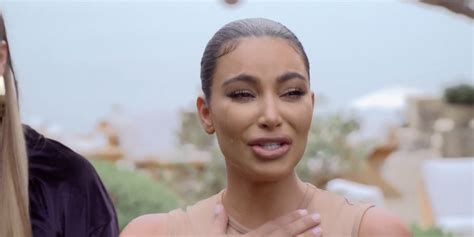 kim kardashian breaks down in kuwtk trailer amid kanye divorce