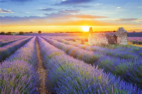 Current time in france time zones. 15 Must-See Towns in Provence, France