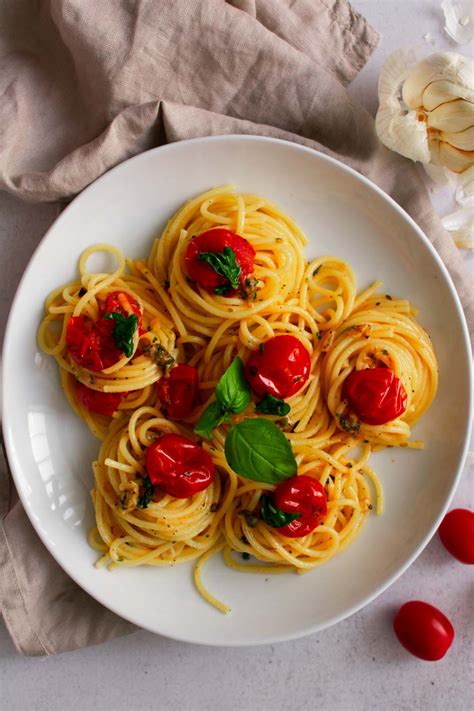 Garlic Basil Pasta With Grape Tomatoes