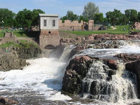 Most of the eastern and southern trail goes through interconnected city parks creating multiple access points. 5-Year-Old Girl Drowns After Falling Into Big Sioux River ...
