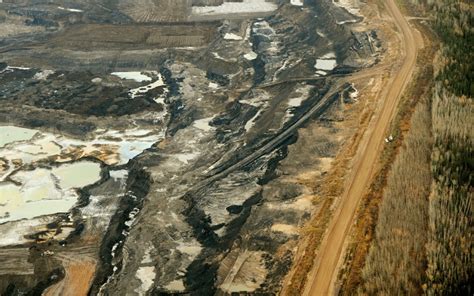 Report Finds Doctors Reluctant To Link Oil Sands With Health Issues