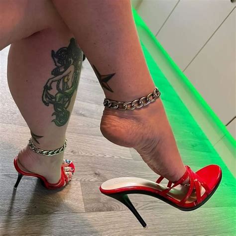 Sexymulesaddict On Instagram “happyvalentinesday Highheels Tattedmulesqueen 🌹💋 ” Sexy Red
