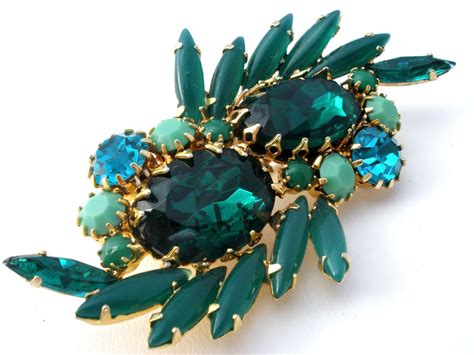 Emerald Green Rhinestone Brooch Pin Vintage Vintage Rhinestone