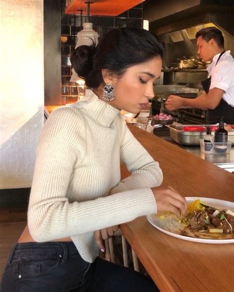 Mishti Rahman On Instagram Haters Ew She Eats With Her Hands Me