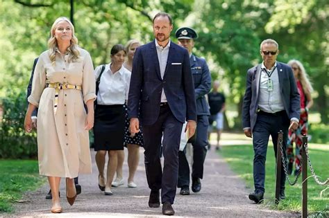 Hoher Besuch Aus Norwegen Prinz Haakon Und Prinzessin Mette Marit Besuchen Deutschland