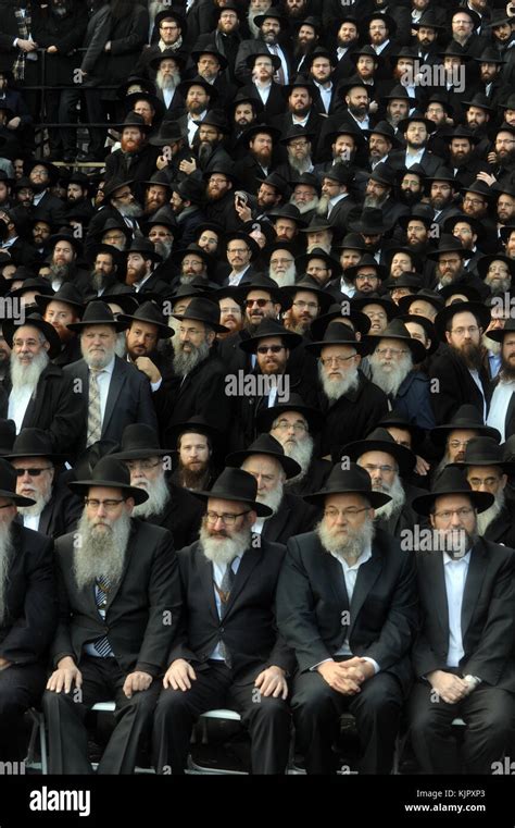 New York Ny November 27 Thousands Of Bearded Hasidic Rabbis Clad