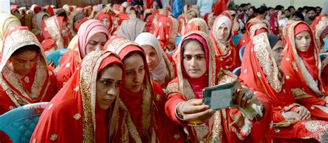 105 Couples Tie Knot In Kashmirs Biggest Mass Wedding