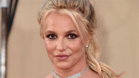 Britney Spearss Lob Haircut Photos Goodbye Hair Extensions Stylecaster