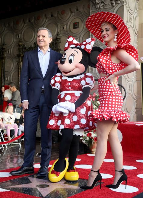Minnie Mouse Gets Her Star A Few Decades After Mickey New Straits