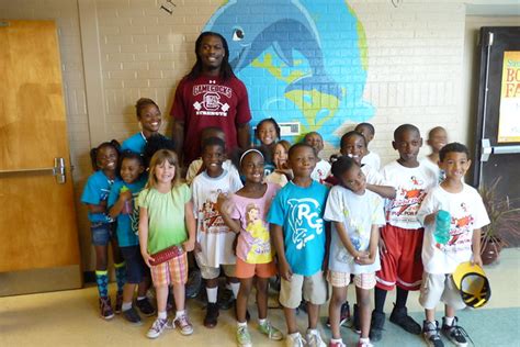 Usc Football Star Jadeveon Clowney Visits Rice Creek Elementary School