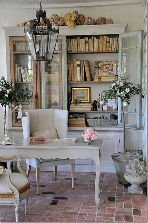 Antique and vintage home décor enables you to fill your home with a myriad of items crafted in regions far and wide, and in decades or even centuries past. Mixing Antiques with Modern Decor - The Honeycomb Home