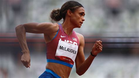 Sydney McLaughlin wins women's 400 meters hurdles