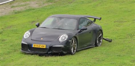 Ignorant Porsche 911 Gt3 Driver Crashes On Track Keeps On Failing