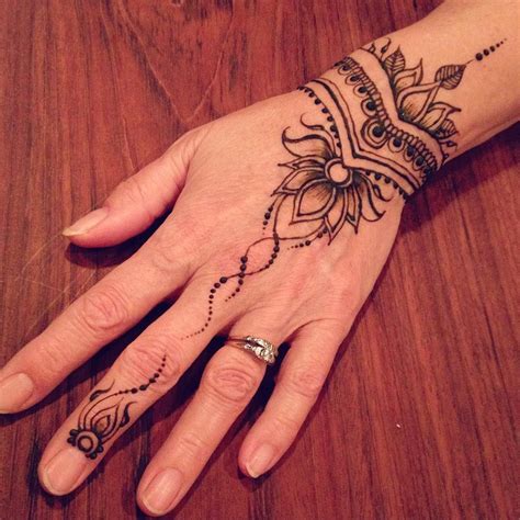 Henna Hand With Trailing Vines Nadine Davidson Nadinesdreams On