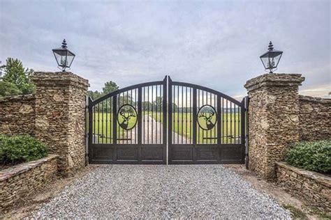 28 Awesome Driveway Gate Ideas To Impress Your Guests Farm Gates