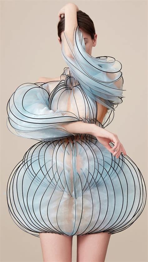 Pin By Austin Andries On Oz Conceptual Fashion Structured Fashion Iris Van Herpen