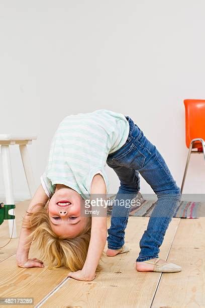 Young Contortionist Photos Et Images De Collection Getty Images