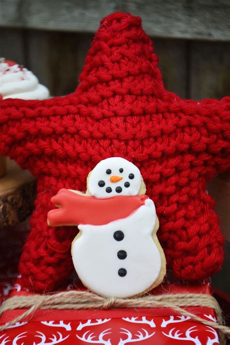 Hi i'm ann reardon welcome to how to cook that have fun with me making creative dessert, cake and chocolate new video every second friday. Snowman Sugar Cookie by Bake Sale Toronto. | Christmas desserts, Festive holiday desserts, Bake ...