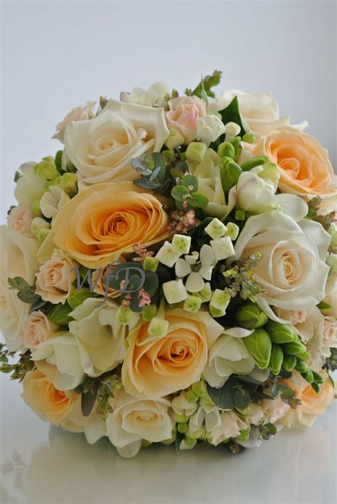 Brides Bouquet Peach Avalanche Roses Cream Vendela Roses White