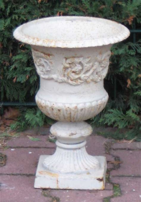 Maybe you would like to learn more about one of these? GussEisen Amphore - antik weiss - 37cm - Kratervase