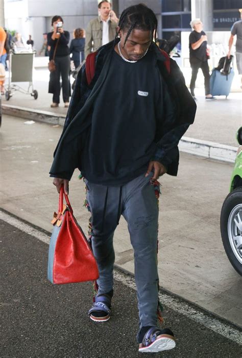 Travis Scott In Baggy Clothes Style Guide How To Dress Like Travis