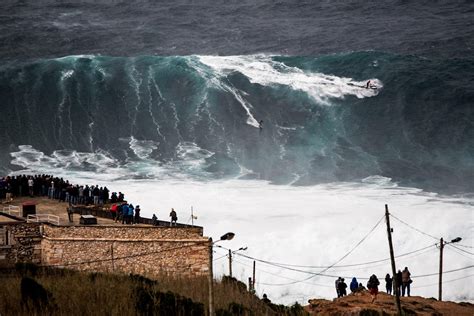 Possibly the most famous fishing town in portugal, nazaré is unique in many ways. Watch: Filmers@Large in Nazaré, Part II