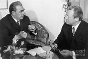 Leonid Brezhnev And Willy Brandt Photograph by Bettmann