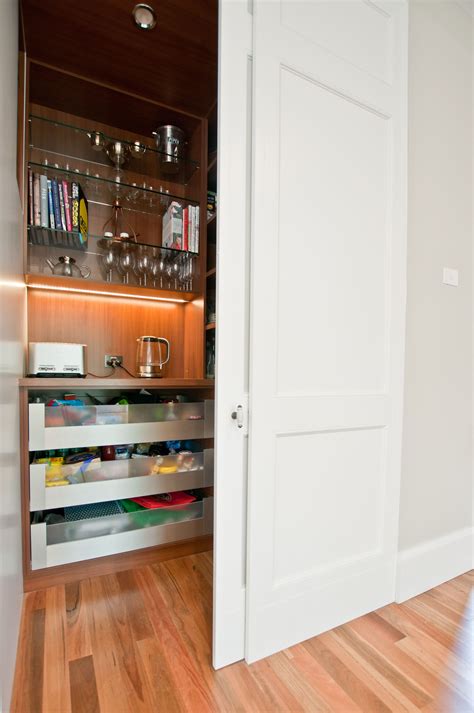 20 Pantry With Sliding Doors