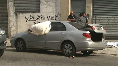 Vídeo Ladrões cercam carro e atiraram contra três homens que levavam