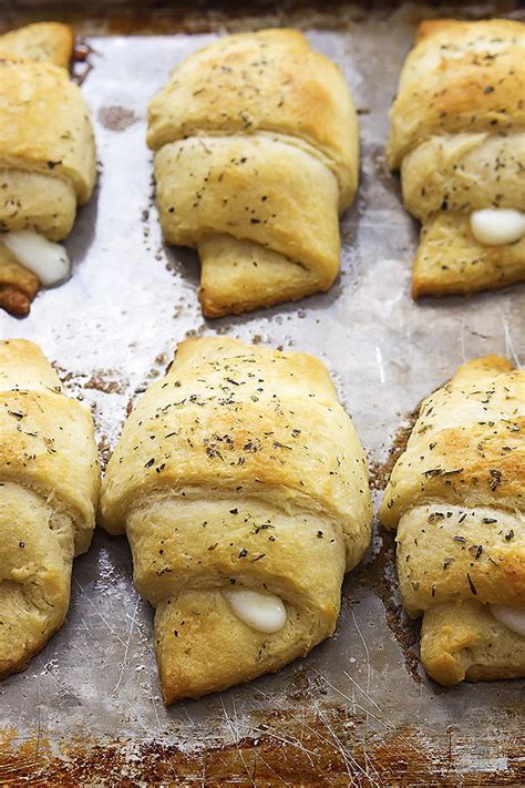 cheesy garlic butter crescent rolls