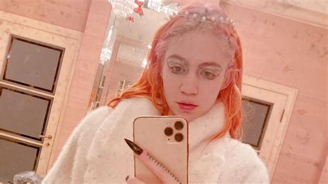 Grimes Looks Ready To Pop In New Pregnancy Pic