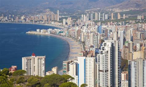 Harta hoteluri si plaja benidorm. Spanien: Urlauber stürzt von Hotel-Balkon in Benidorm in ...