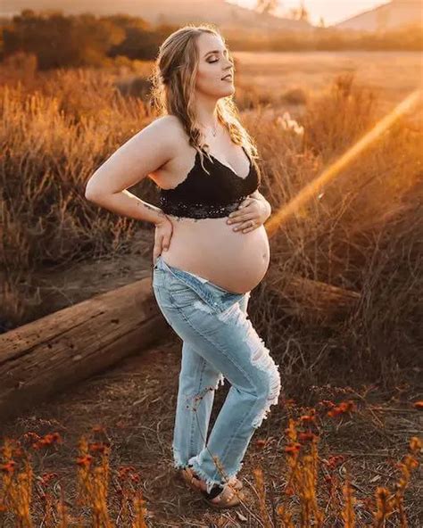 50 Best Maternity Photos In Jeans What To Wear For A Modern Casual