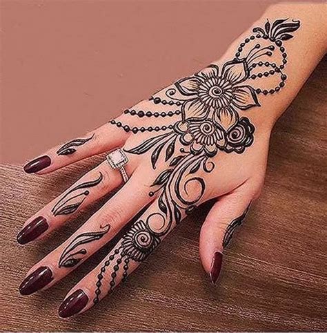 60 Simple Moon Henna Designs Tattoo Ideas ~ Hennaart