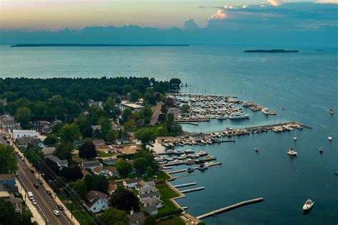 10 Of The Best Small Towns In The Midwest Vacation Places Vacation