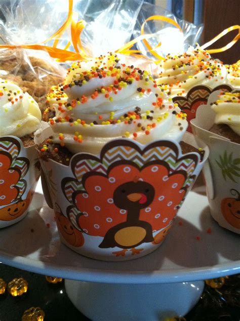 gobble gobble cupcakes pumpkin chocolate chip cupcakes with cream cheese f… cupcakes with