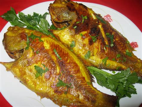 Untuk jenis ikan yang boleh digunakan untuk bakar berempah ni,memang banyak pilihan.dari ikan kerapu,merah,cencaru,kembung,pari,siakap,talapia boleh dijadikan pilihan. Dari Dapur Maklong: Ikan Tilapia Merah Bakar