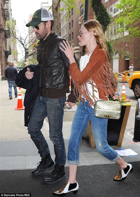 Kate Bosworth And Husband Michael Polish Stroll Through Central Park Daily Mail Online